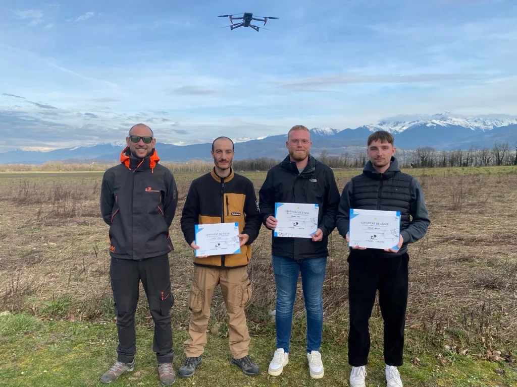 Elèves ayant obtenus leur diplôme drone